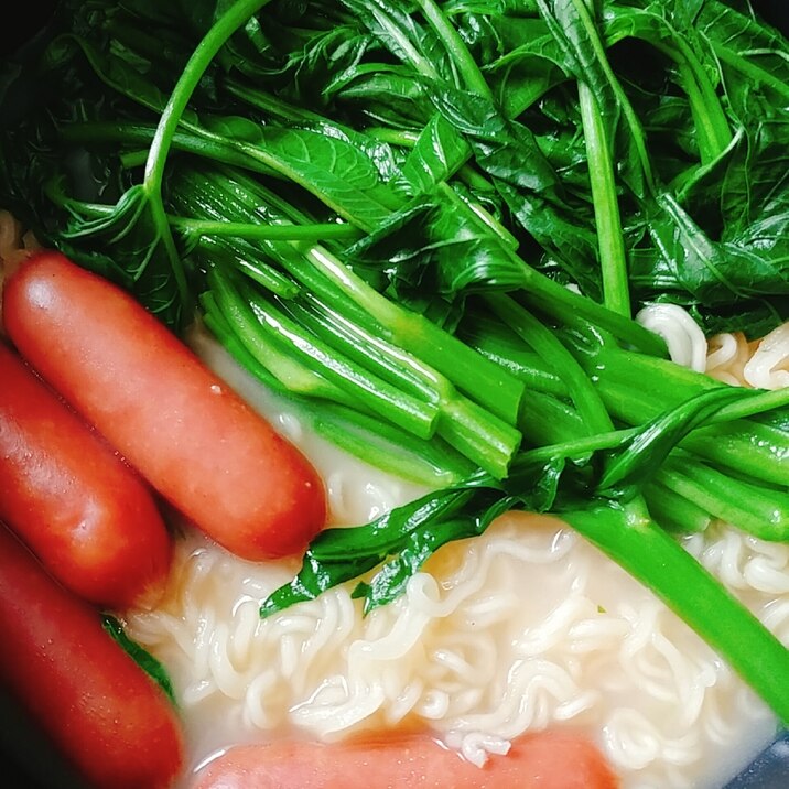 空芯菜とウインナーのコムタンラーメン